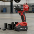 Akkus ütvecsavarozó 1/2" 800 Nm szénkefe nélkül 18 V (2 x 4,0 Ah akku + töltő)